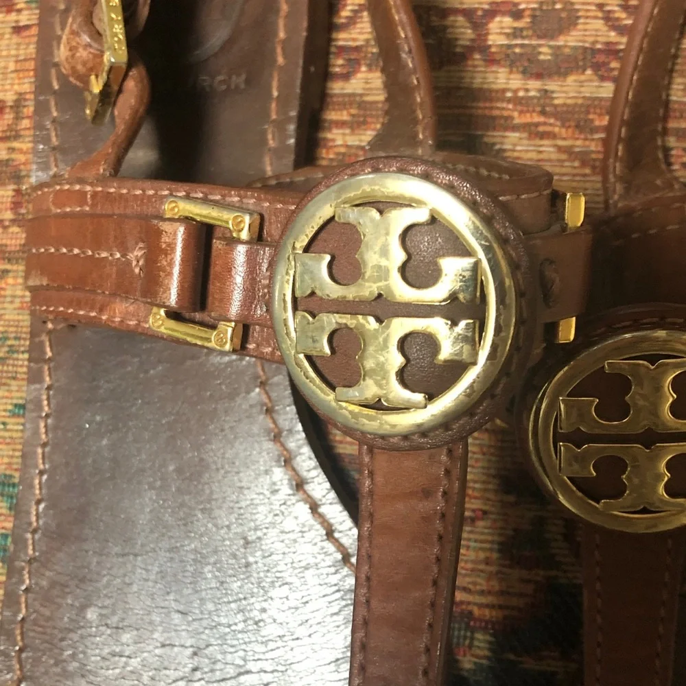 Tory Burch style everyday logo